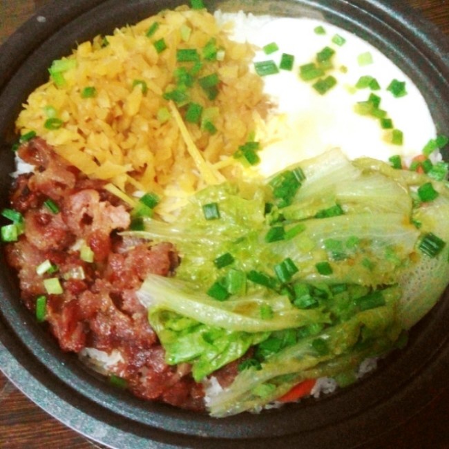 香肠煲仔饭