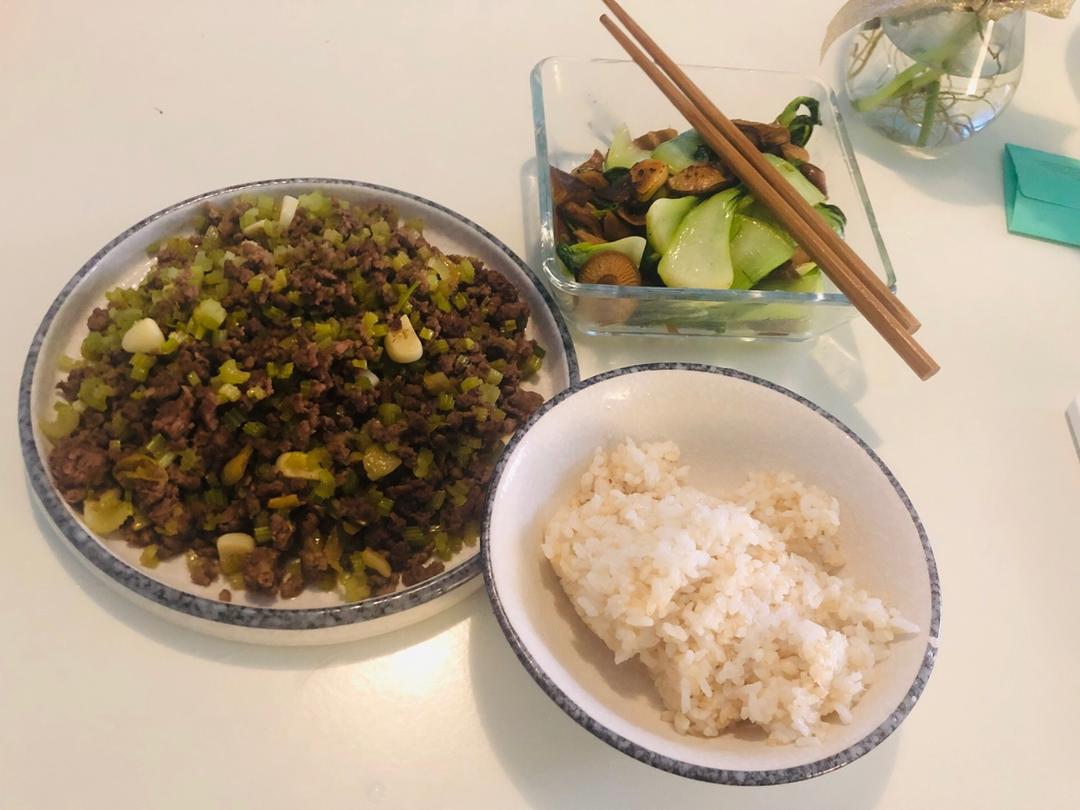 芹菜牛肉末「下饭神器」