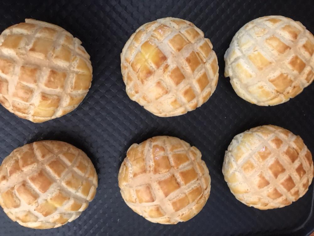 好吃到炸裂的港式菠萝包（附带制作酥皮的小视频）