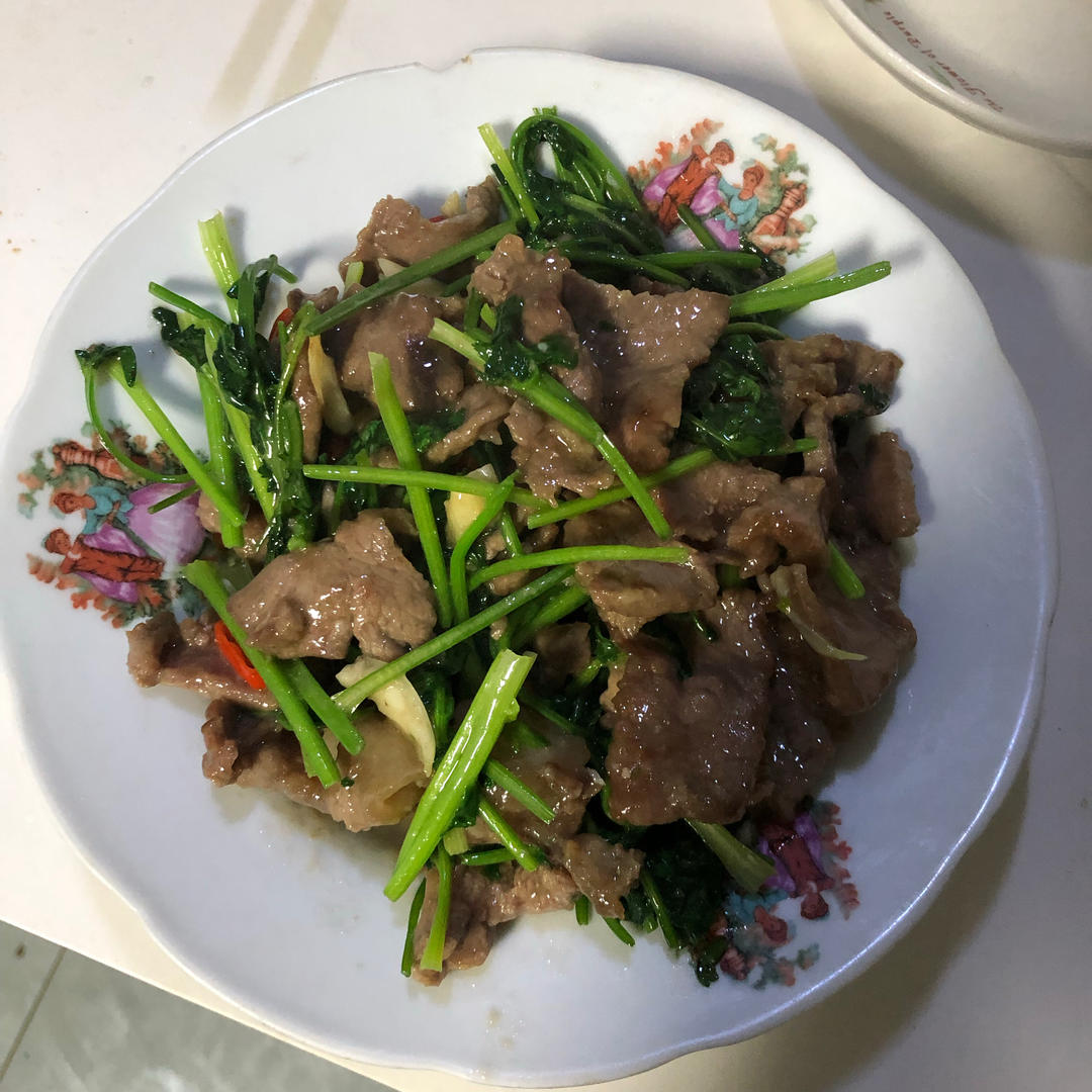 香菜爆炒牛肉（主打嫩）