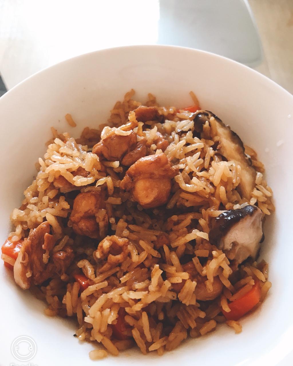 【香菇鸡肉焖饭】