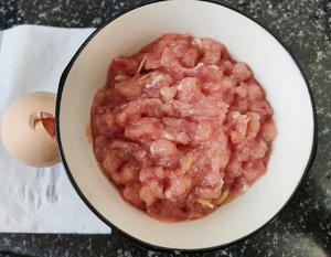 简单美味营养的皮蛋瘦肉芥菜粥的做法 步骤2