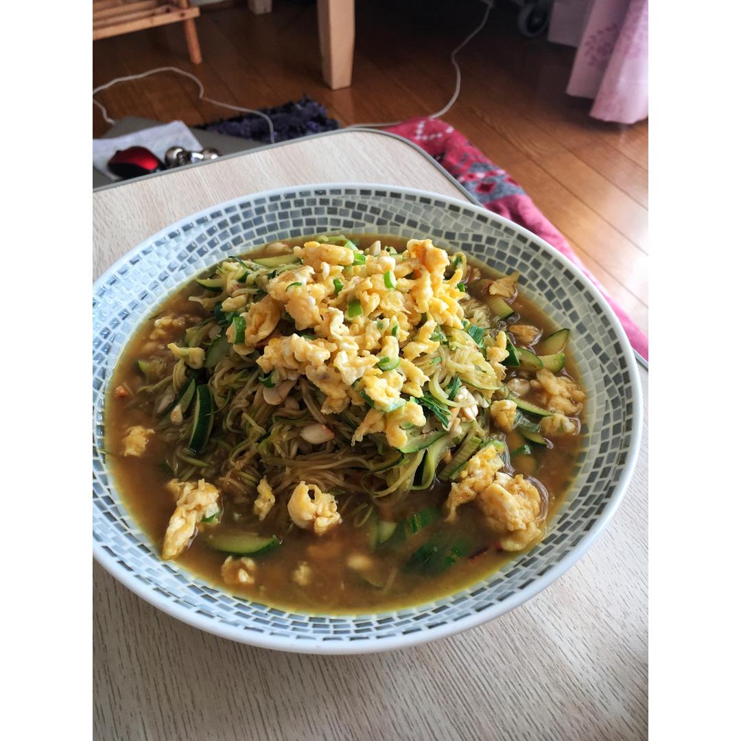 【健康三餐】泰式炒西葫芦“面条”（附不同擦丝工具比较）