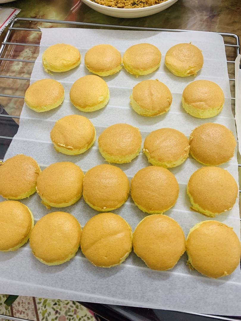 肉松小贝                 完胜鲍师傅