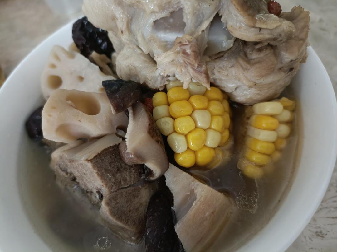 玉米莲藕筒骨汤