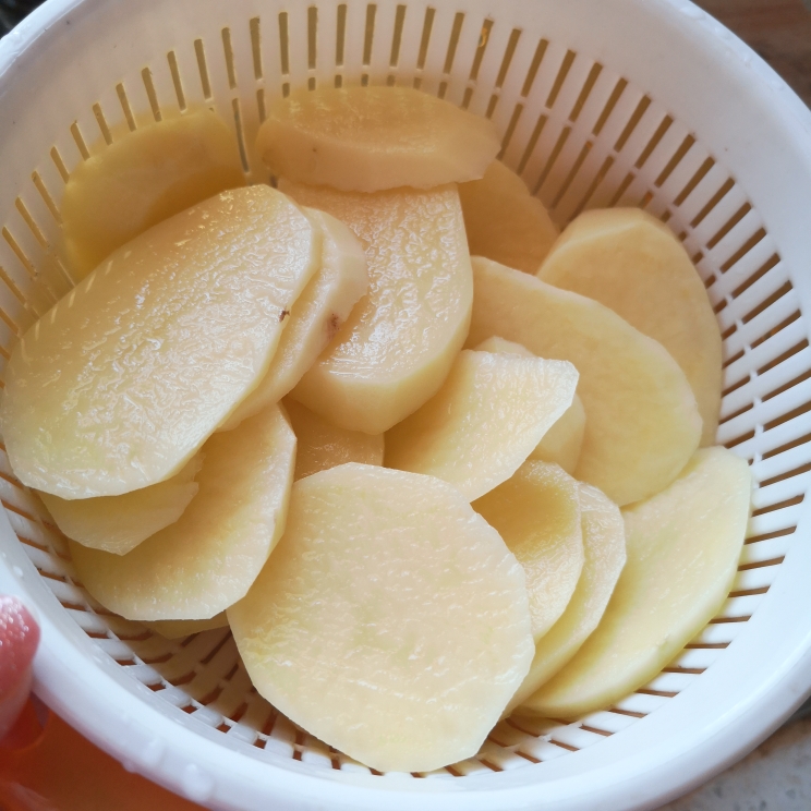 简单易学的孜然土豆片的做法 步骤2