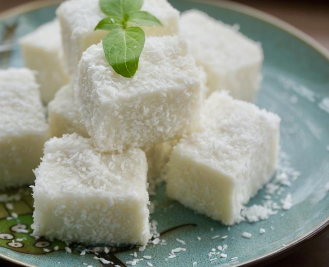 LotteLife食谱:椰蓉小方奶冻,夏天必备的消暑甜品,香滑清甜,风味十足~ LotteLife食谱:椰蓉小方奶冻,夏天必备的消暑甜品,香滑清甜,风味十足~