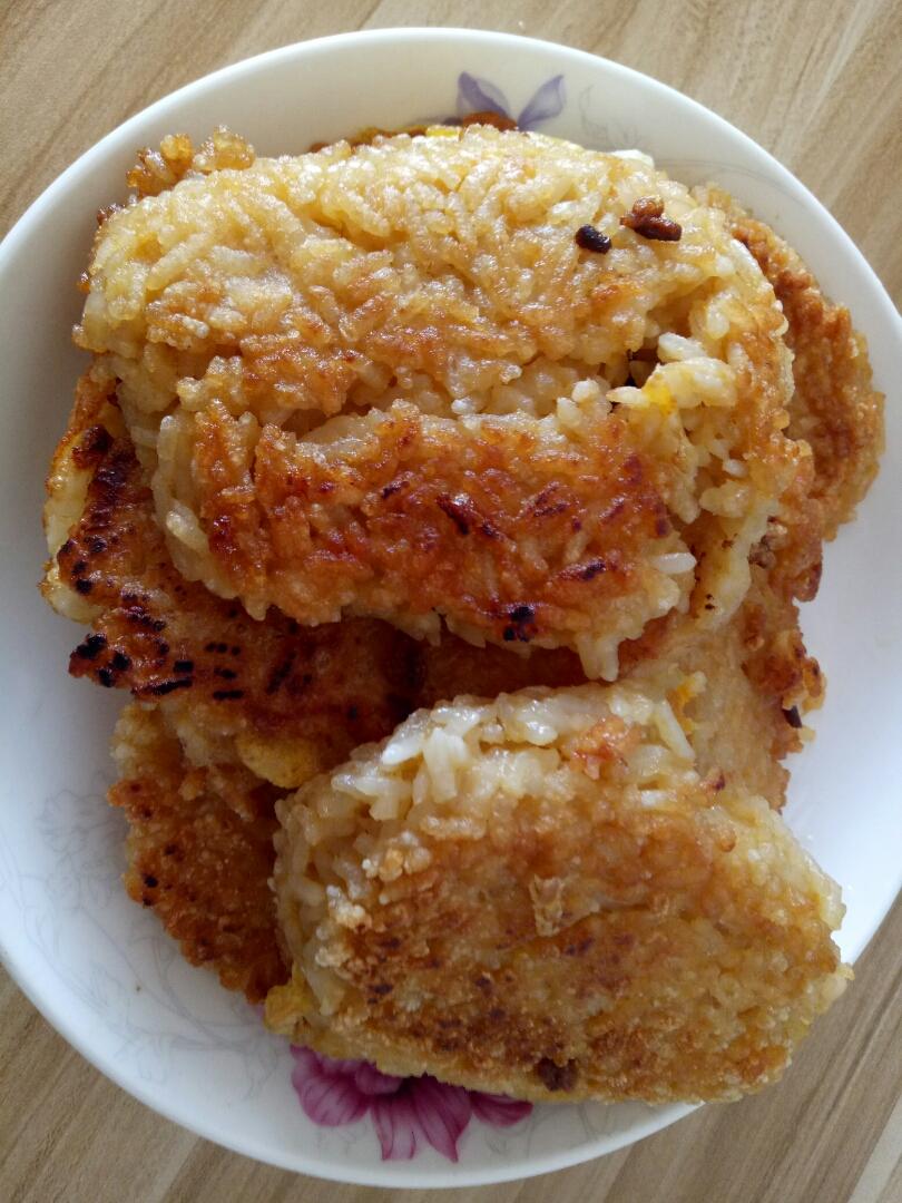 剩饭早餐米饭鸡蛋饼