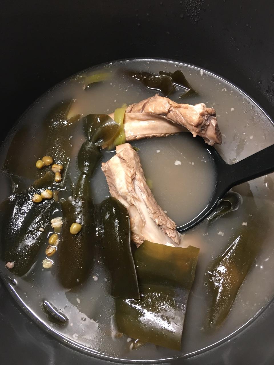 绿豆海带排骨汤