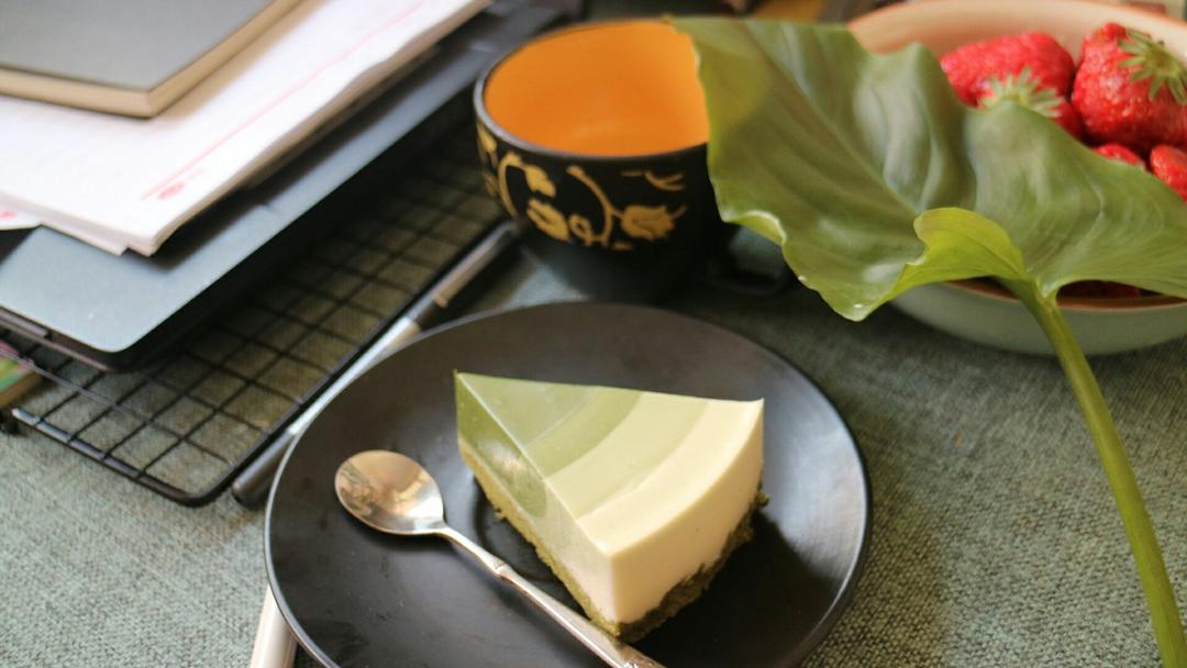 渐变抹茶慕斯蛋糕：我Amanda带着既美又作的抹茶甜点又来了！【曼食慢语】