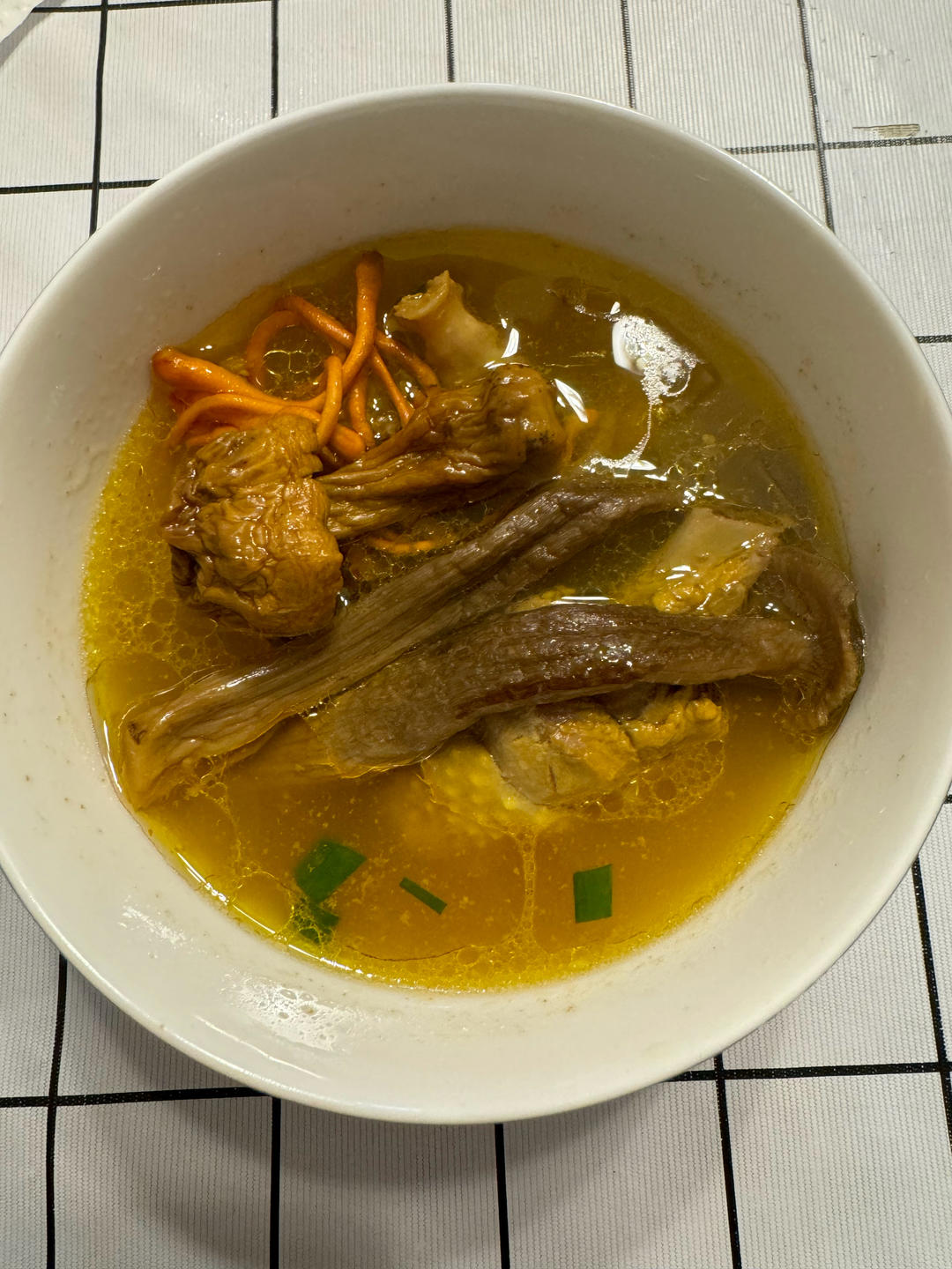 菌菇炖鸡的做法