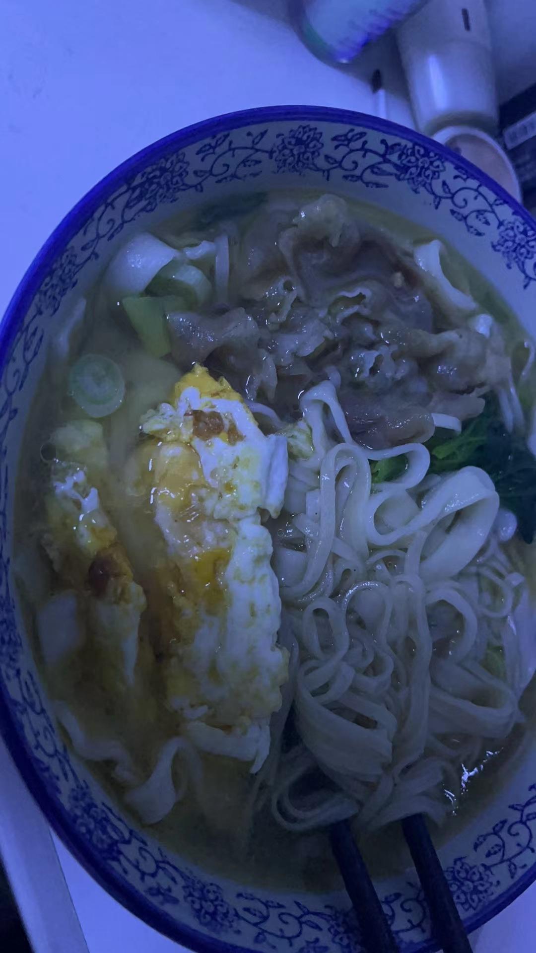 一碗热汤面