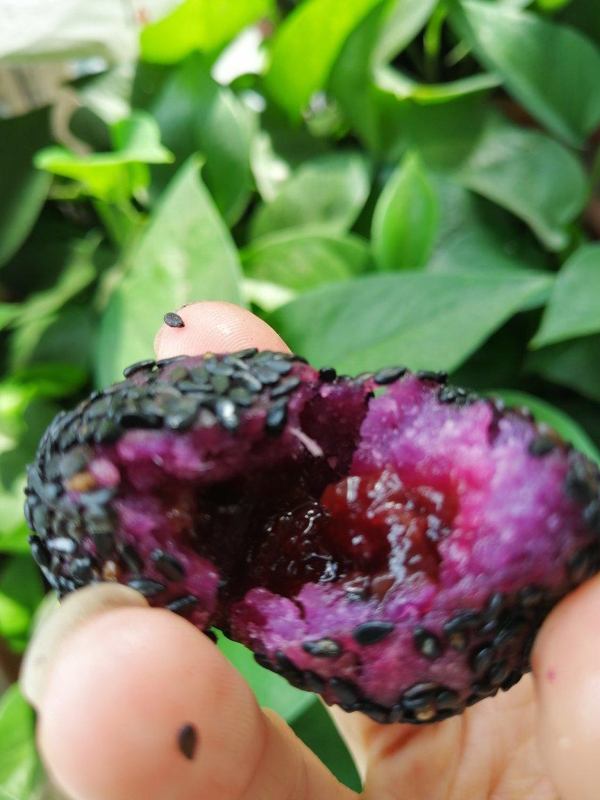 紫薯芝麻球