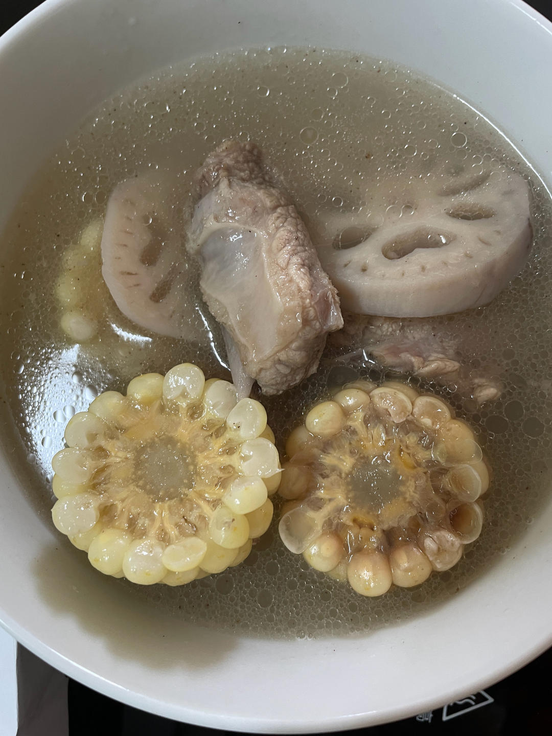 小美菜谱：木耳莲藕排骨汤的做法