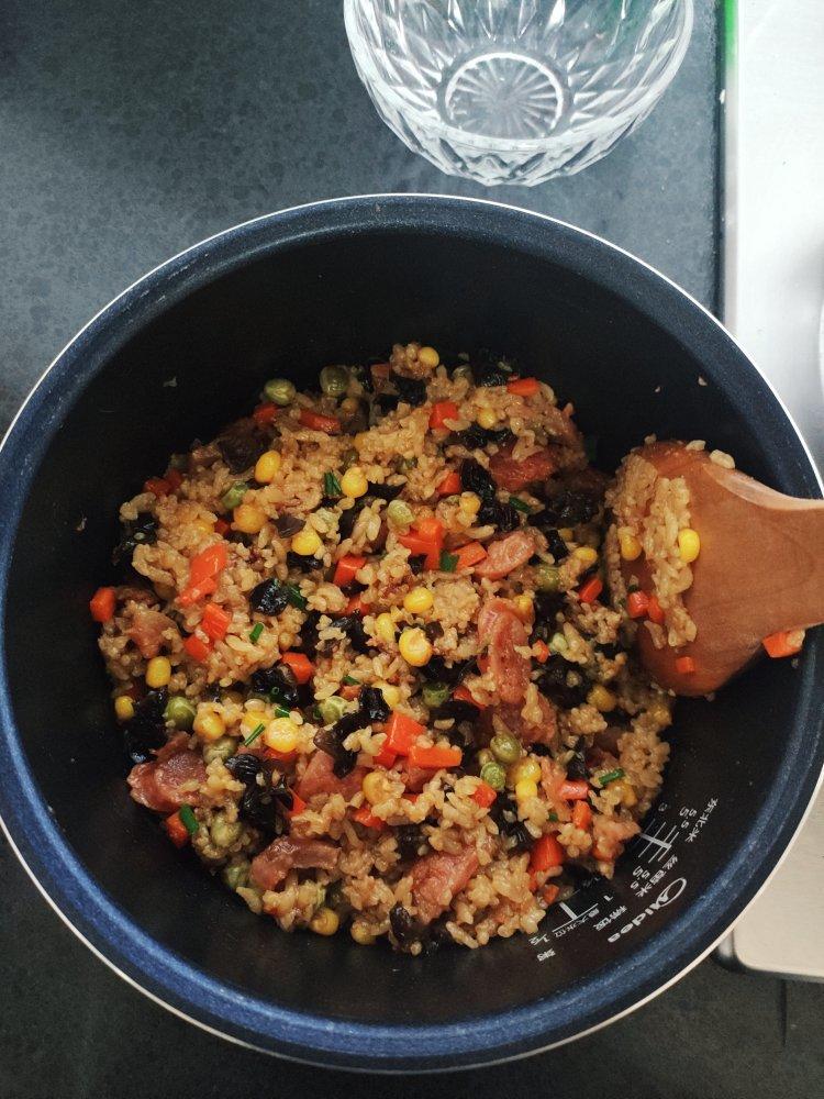 懒人必备～电饭煲腊肠焖饭