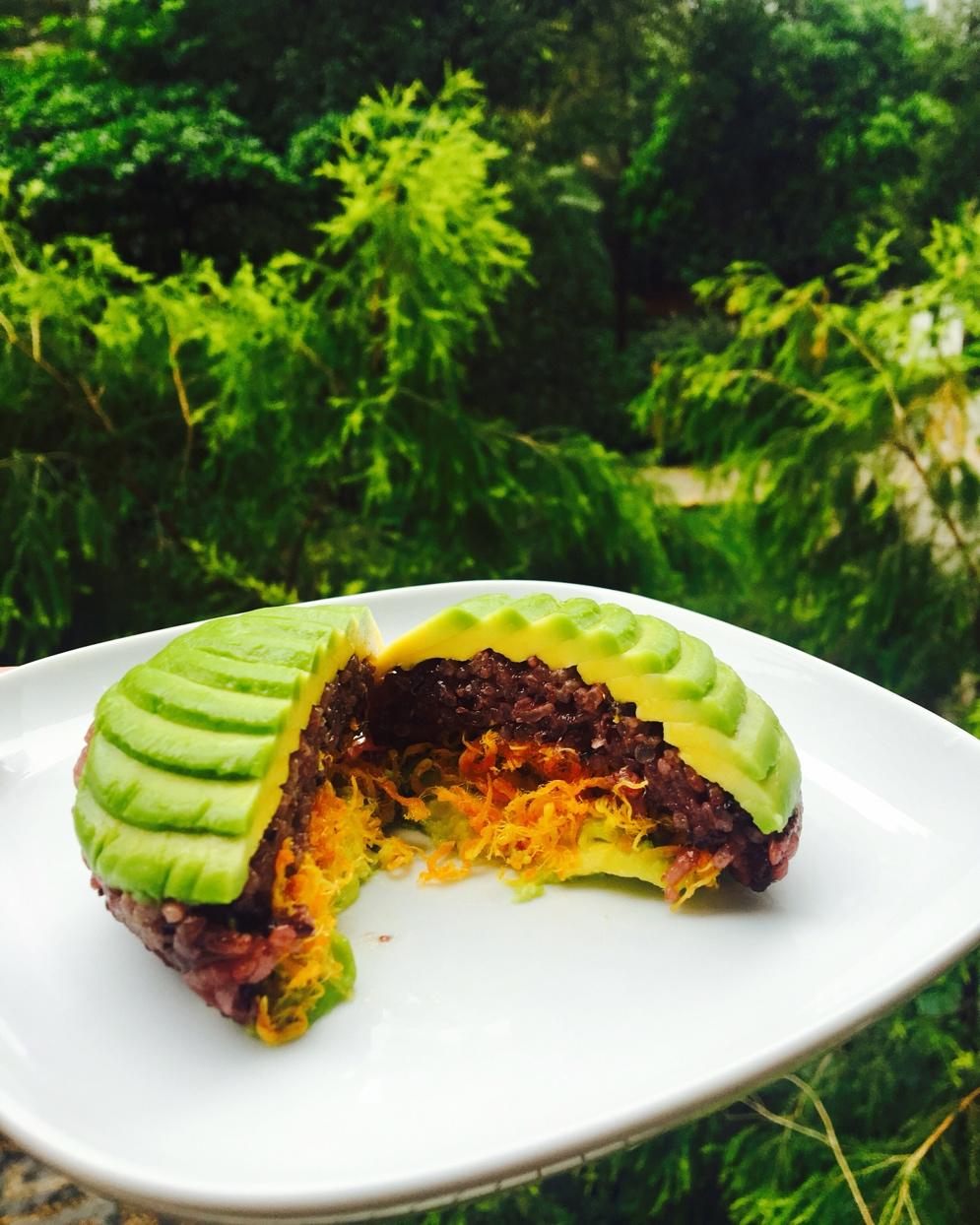 玲琅满目做的牛油果藜麦山药饭团