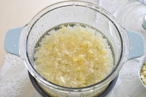 东菱养生锅  银耳鸡头米的做法 步骤3
