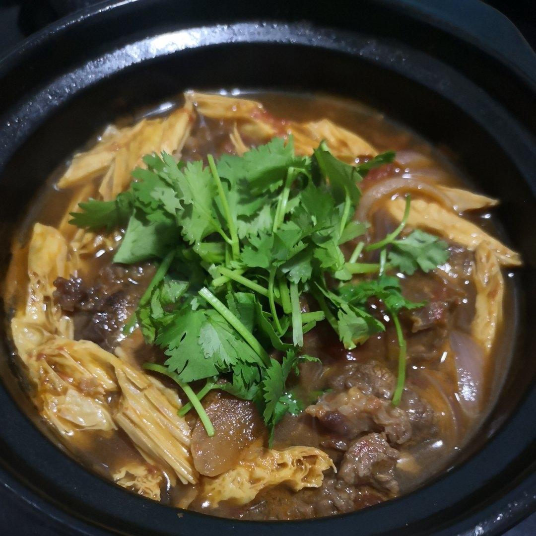 小朋友晚餐：番茄腐竹牛肉煲，鲜嫩又下饭