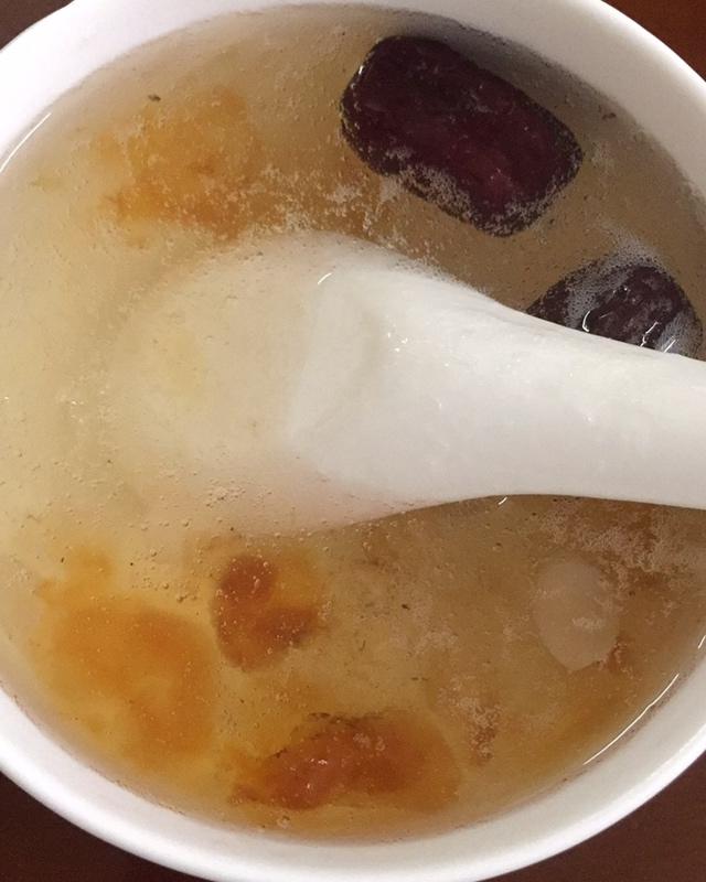 又糯又黏稠的红枣莲子百合银耳汤，堪比燕窝