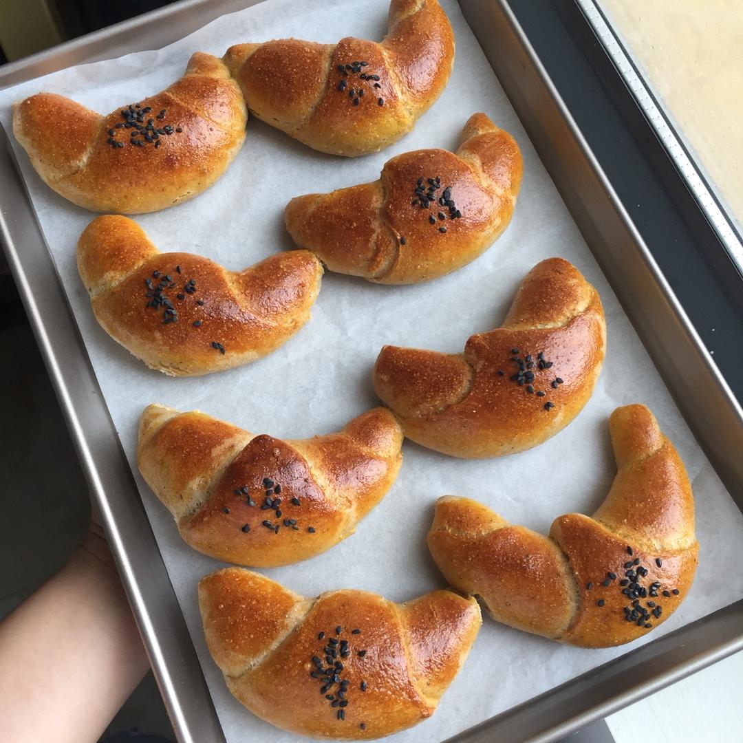 波兰种全麦芝麻盐面包