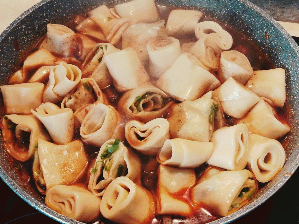 鸡肉垫卷子（超好吃焖面）
