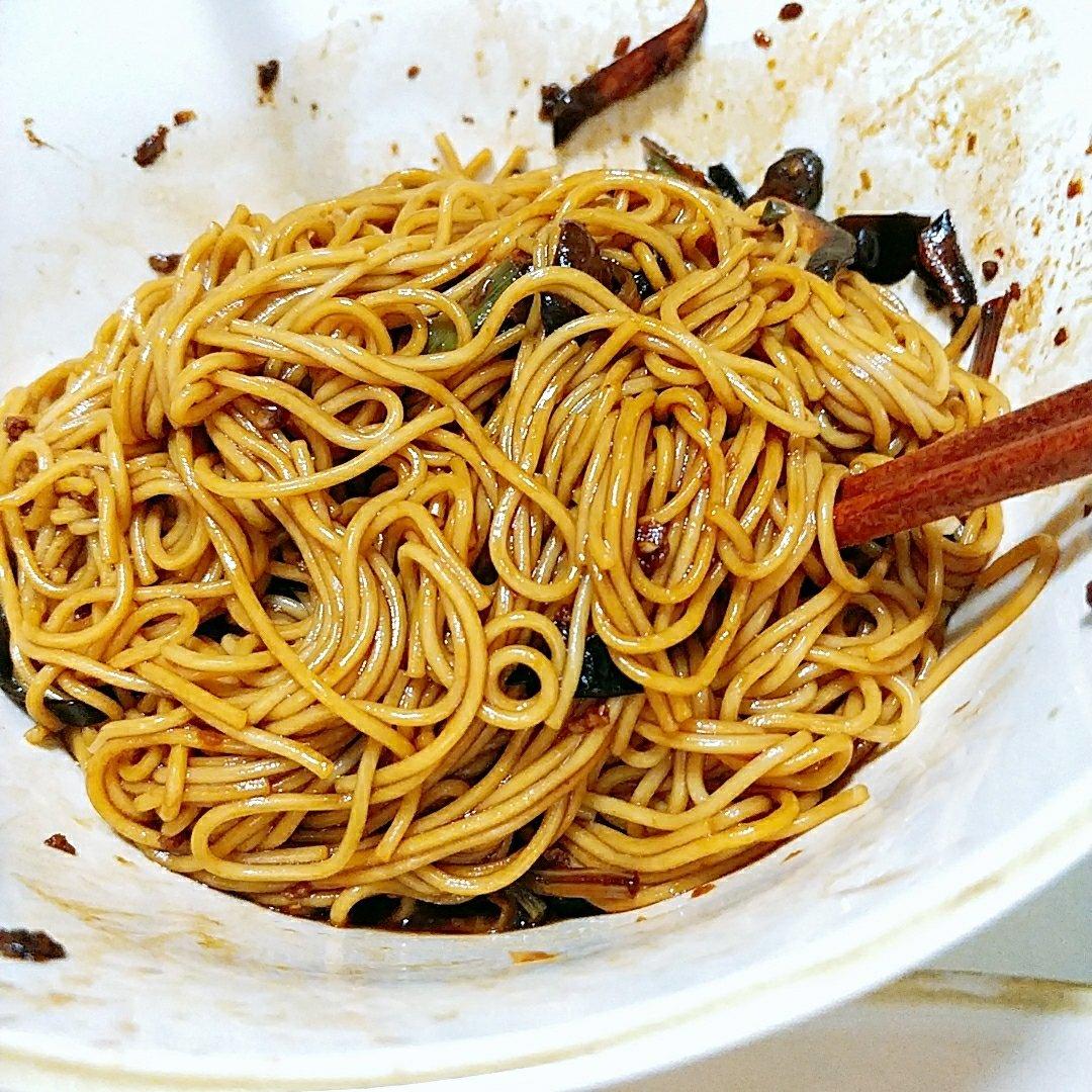 10分钟搞定的一碗葱油拌面