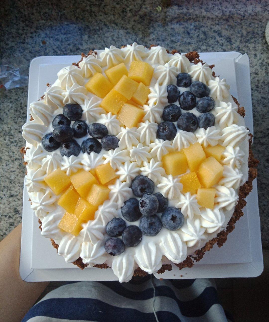 thingscc做的8寸水果生日蛋糕