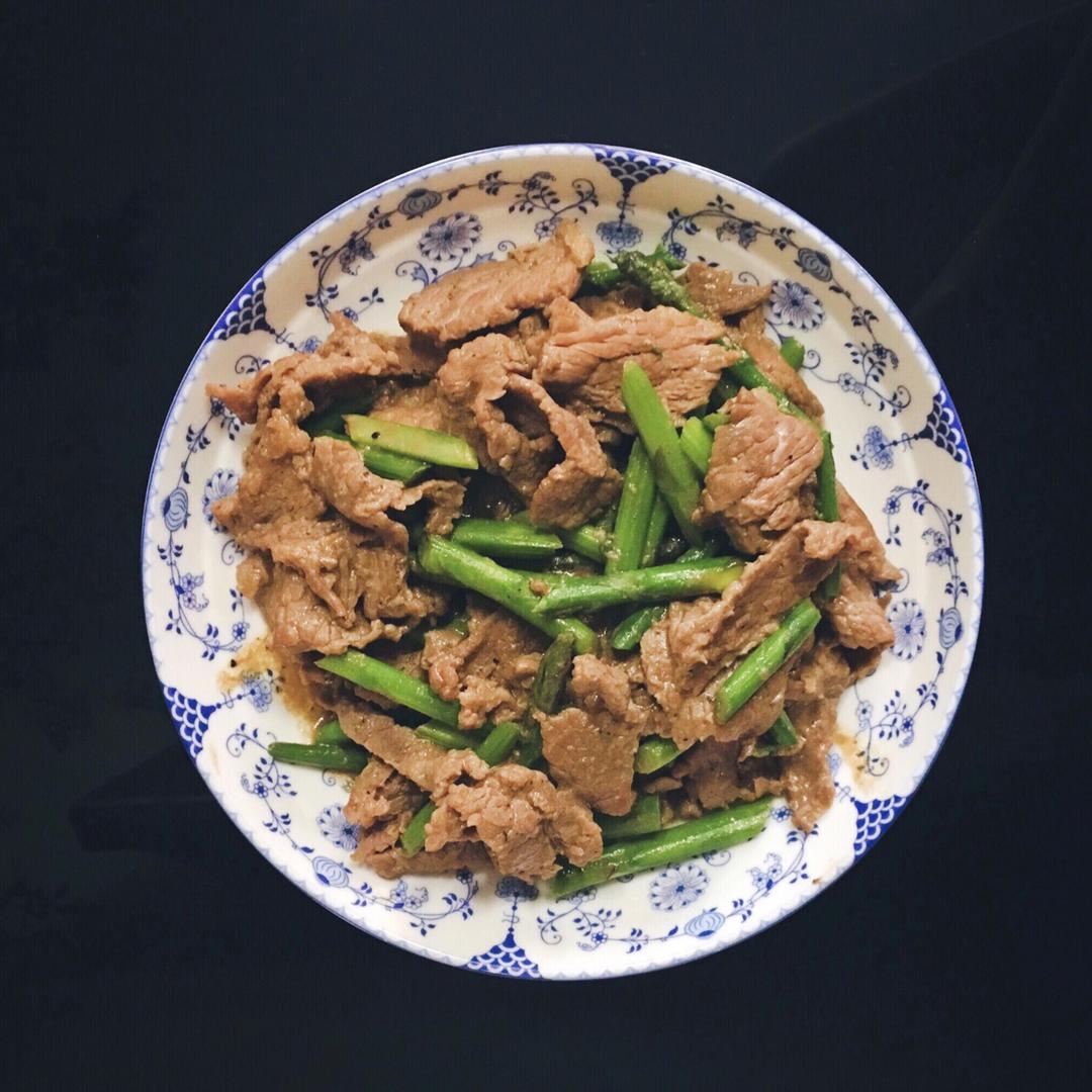 黑椒牛肉炒芦笋