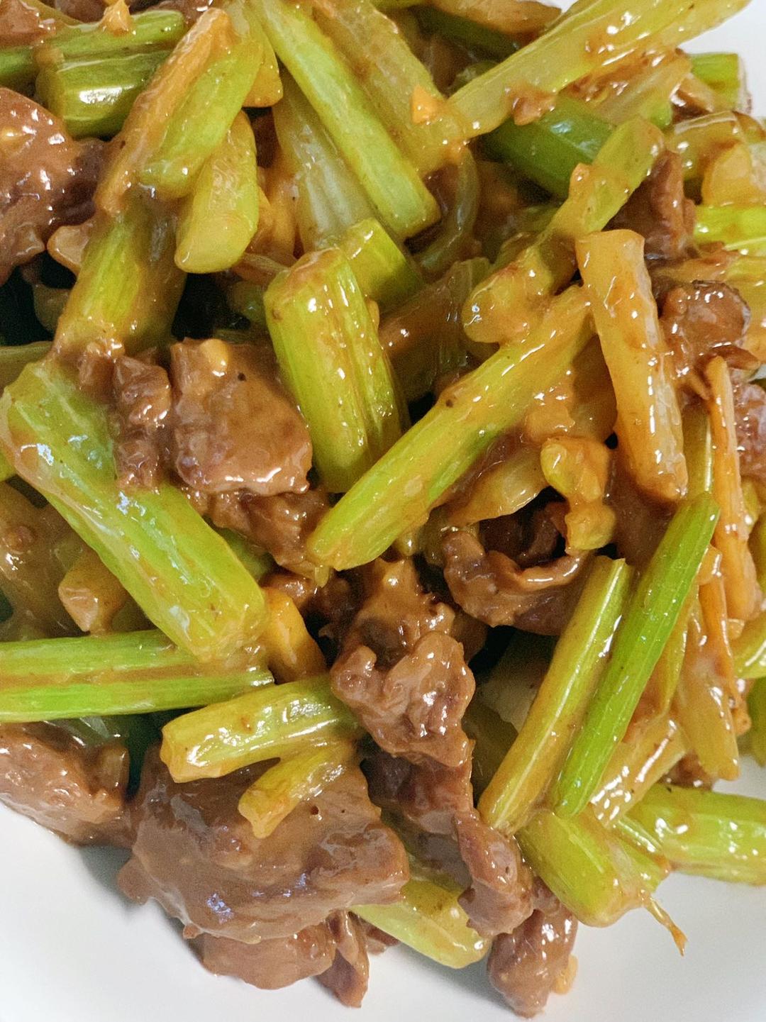 牛肉炒芹菜(不老不柴嫩滑多汁)