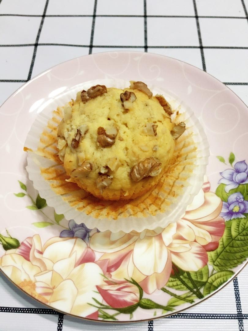 简简单单的香蕉核桃蛋糕（很香很香的咧）