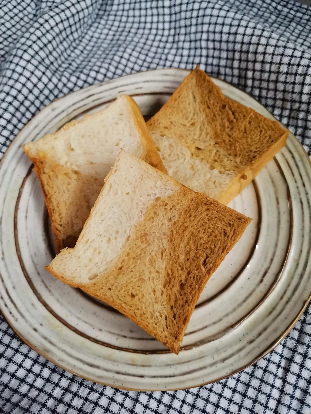 奶油烫种！厚乳拿铁吐司，好看又好吃呀~