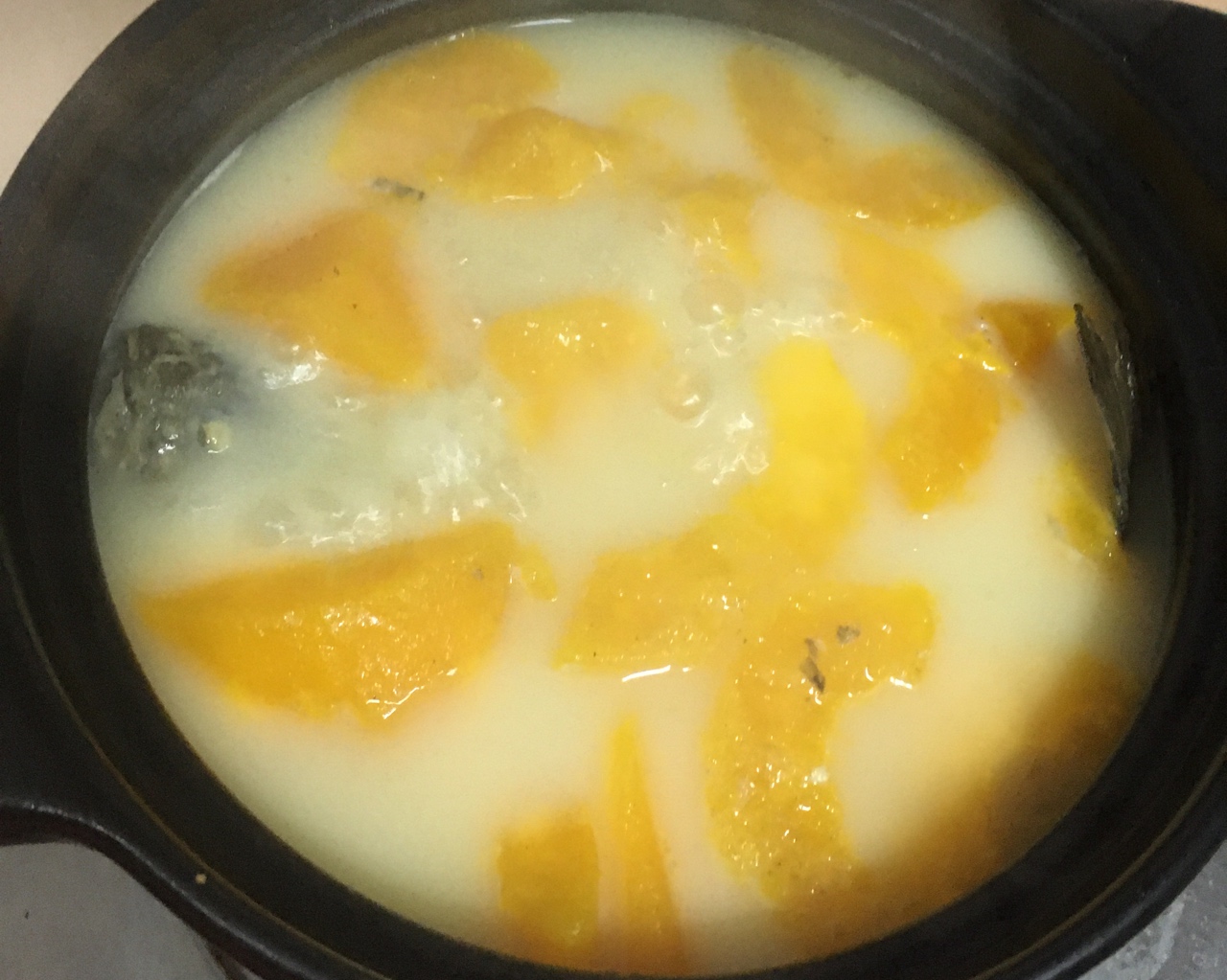 广式月子餐——木瓜鲫鱼汤