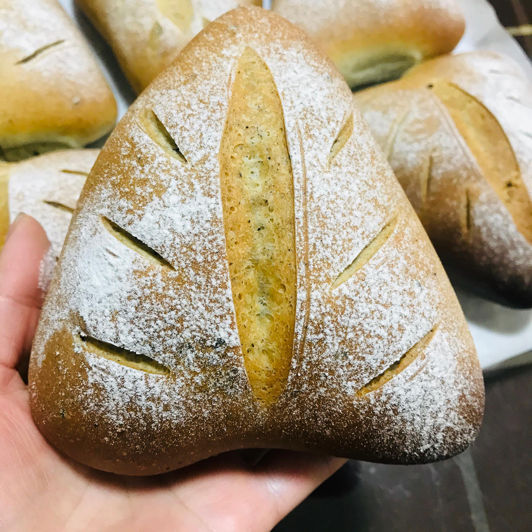 黑芝麻面包卷(中筋面粉)