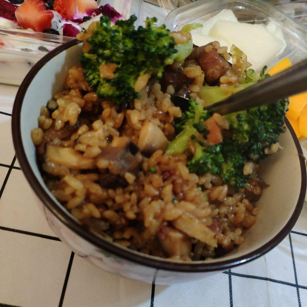 腊肉煲饭（粒粒分明不粘稠+神仙美味）