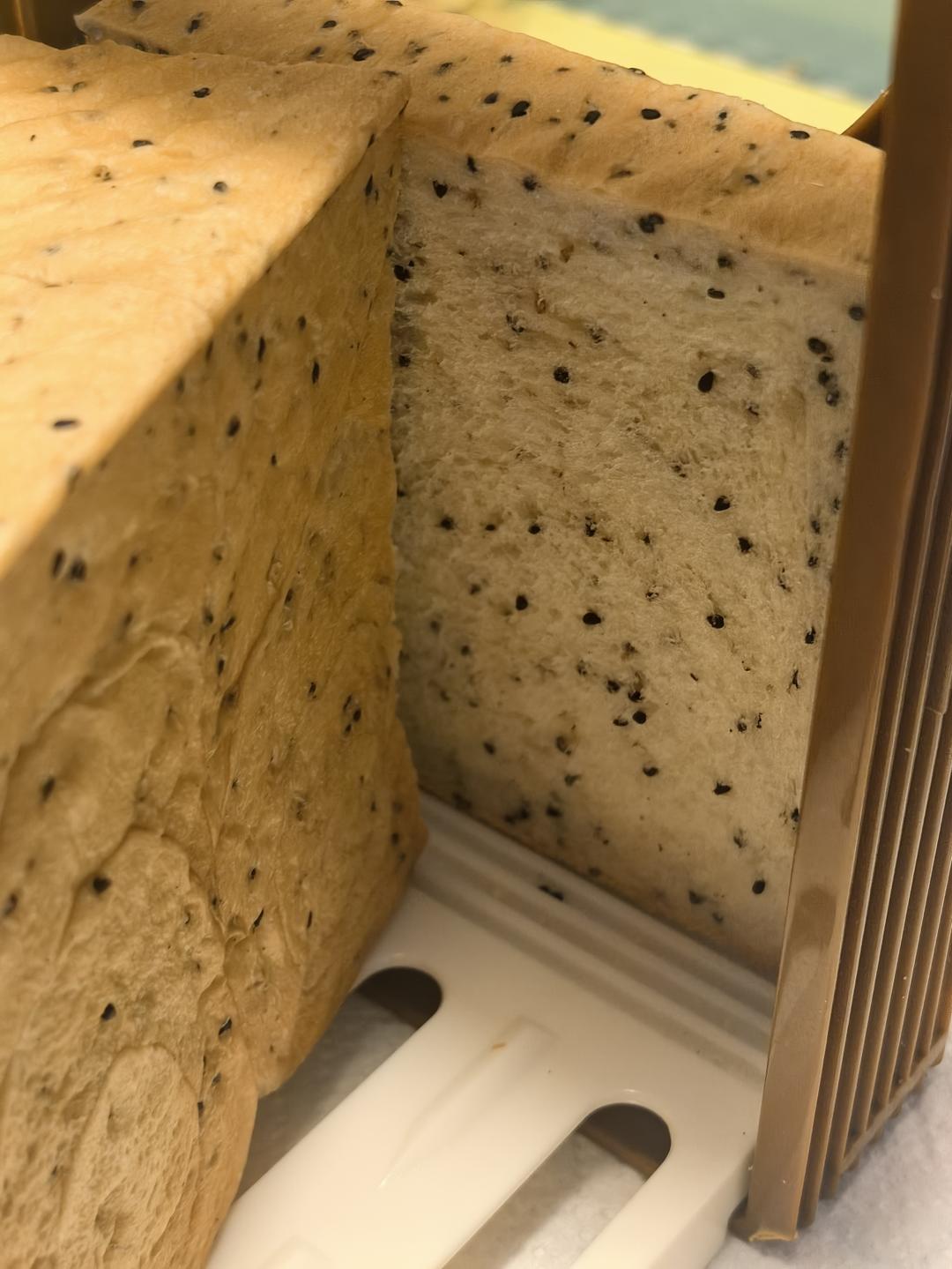 黑芝麻奶香吐司