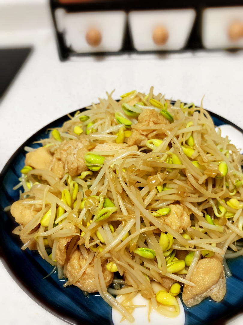 黄豆芽炒油豆腐