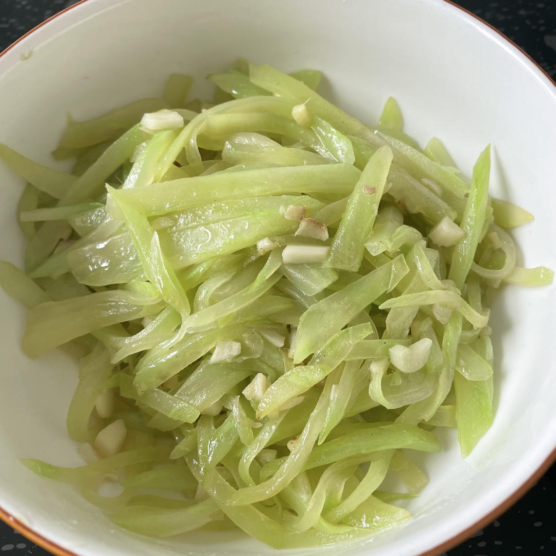 清炒莴笋丝