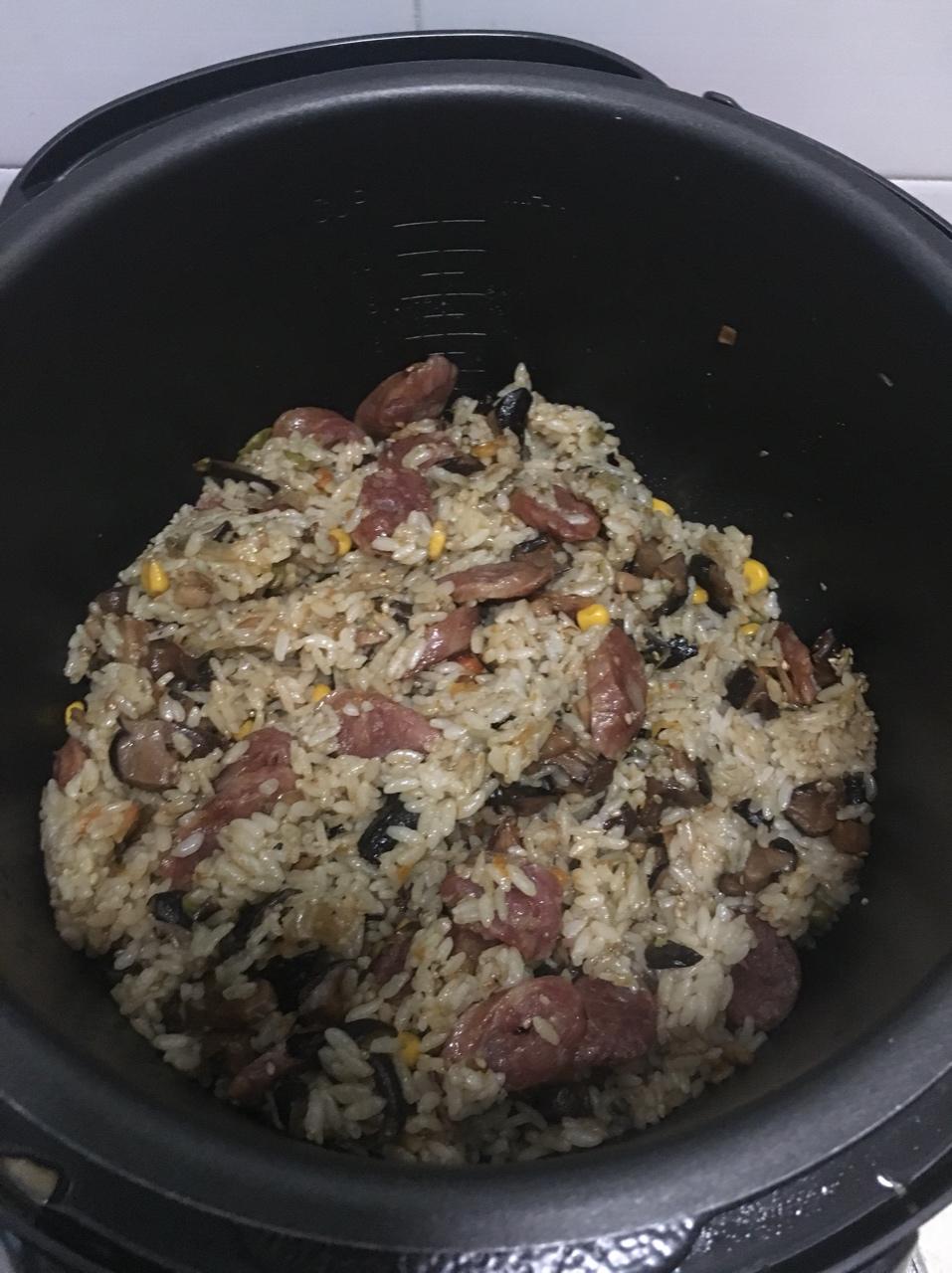 wwa妈咪做的煲仔饭(电饭煲版)