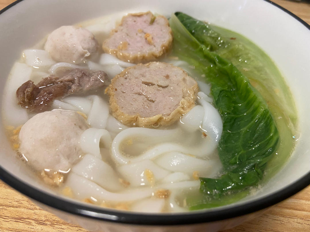 泡一碗正宗的潮州肉丸面汤(粿条汤/潮州米粉汤)