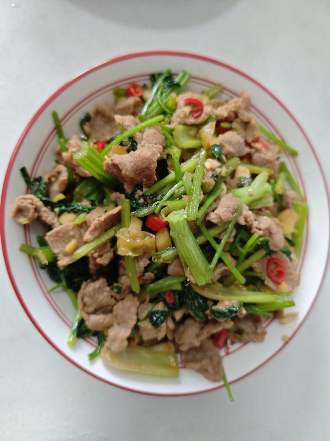 小炒黄牛肉，肉嫩味香！太好吃了简直是米饭杀手！