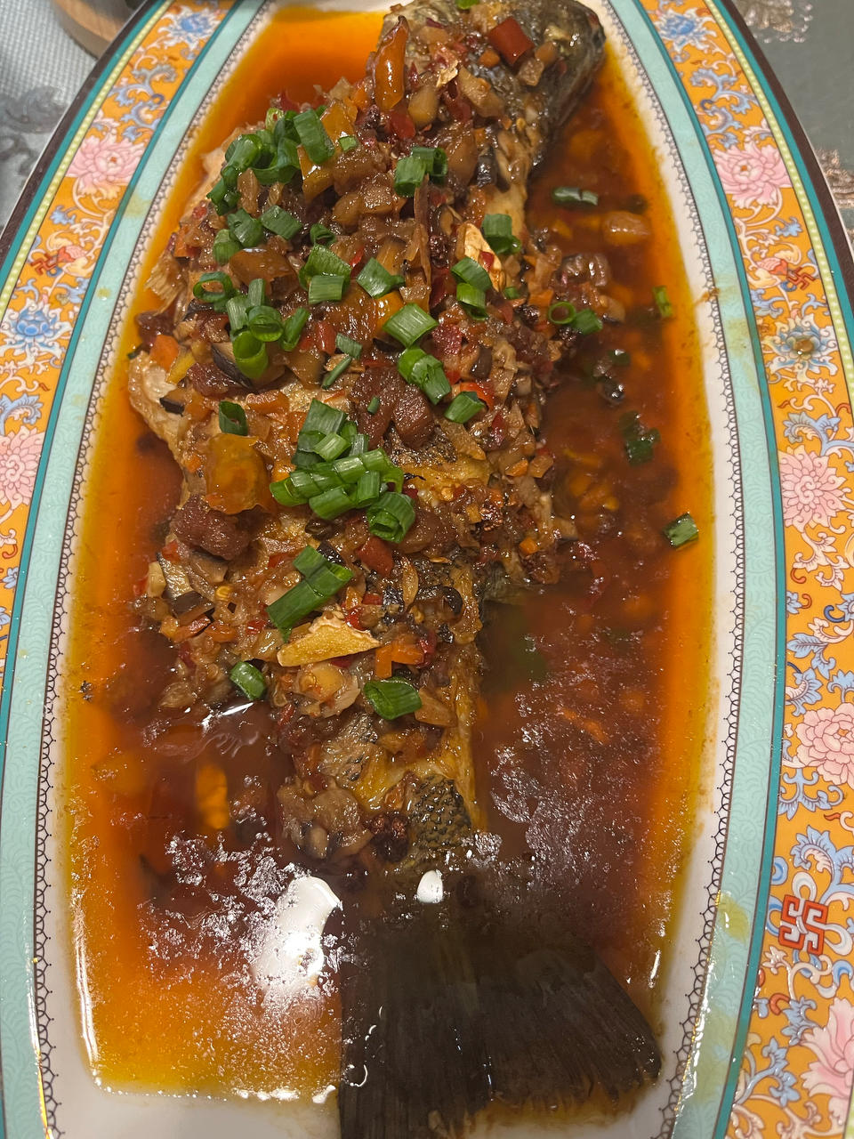 厨师长教你：“干烧鲤鱼”的家常做法，汤汁郁浓，肉嫩软糯