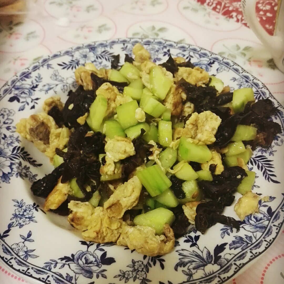 黄瓜木耳炒鸡蛋