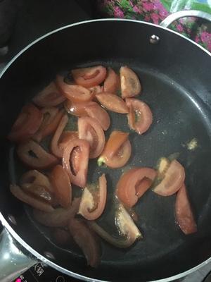 西红柿炒鸡蛋盖浇面的做法 步骤4