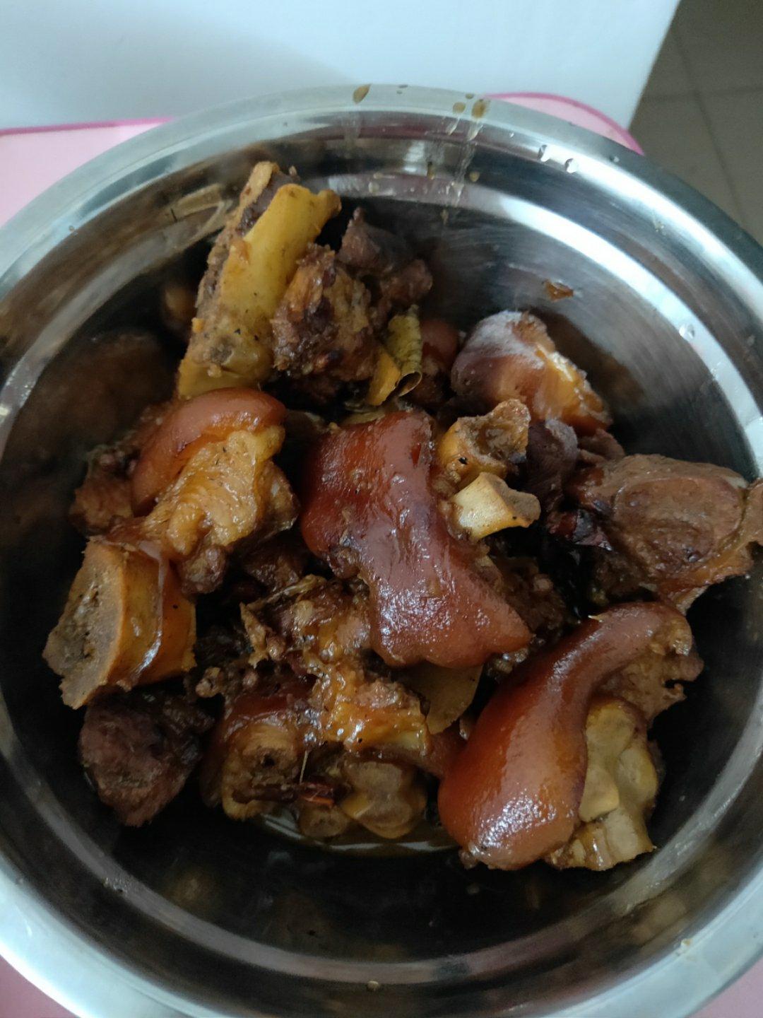 美味的家常菜：红烧猪蹄