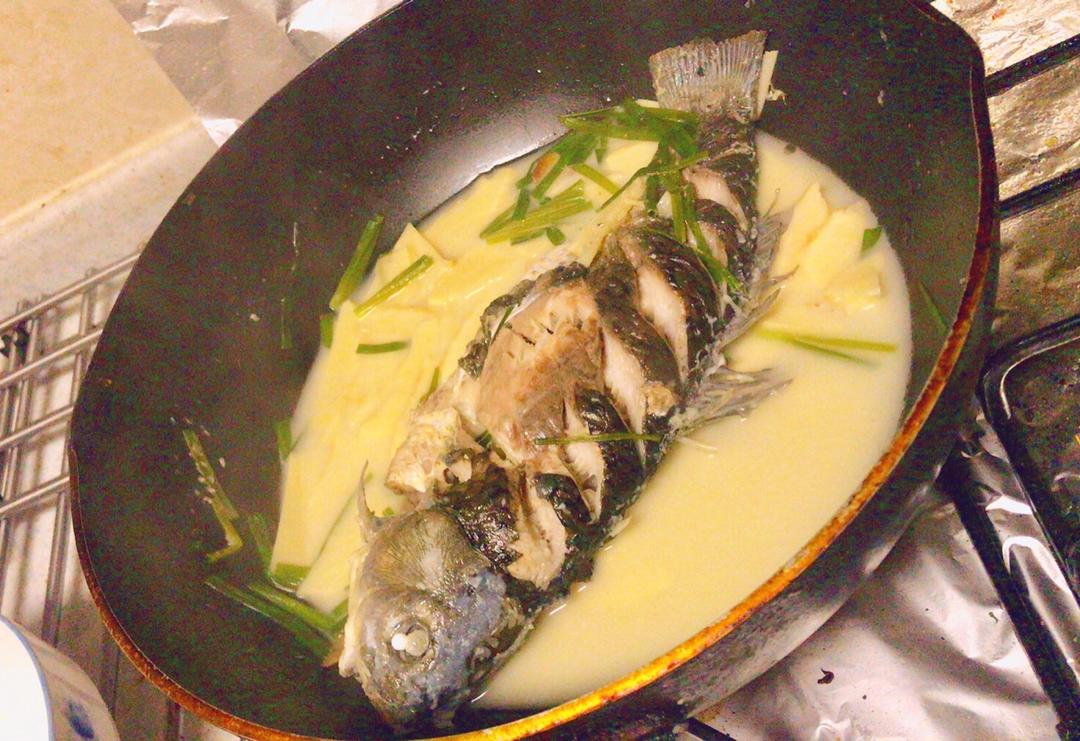 鲫鱼豆腐汤