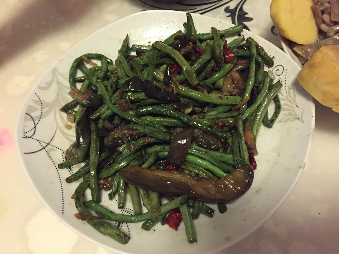 老丁的私房菜-茄子炒豆角