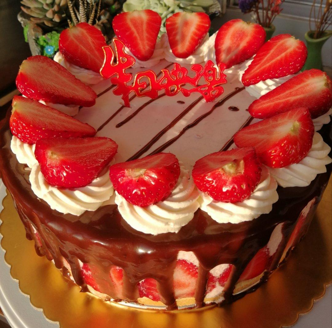巧克力草莓慕斯蛋糕