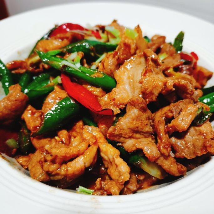 厨师长教你：“小炒肉”的家常做法，家常味很浓郁，先收藏起来