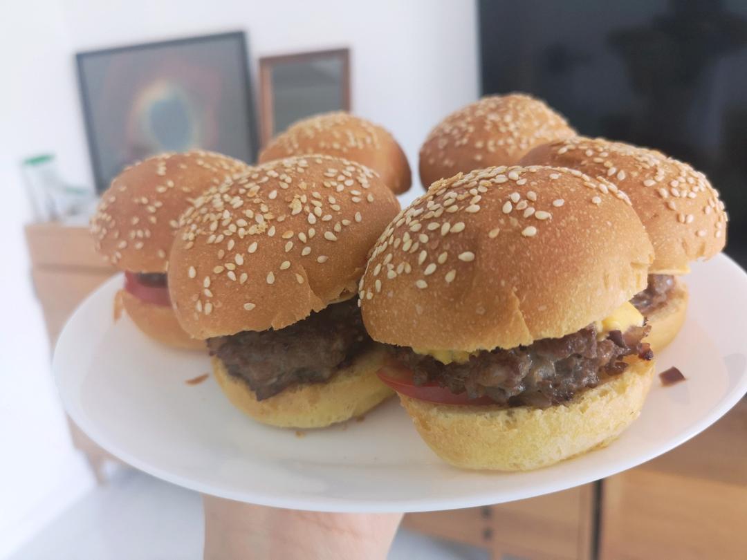 牛肉汉堡 煎出香嫩多汁的牛肉饼