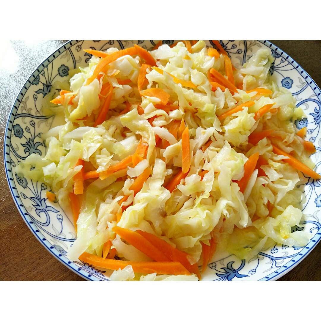 胡萝卜炒肉丝卷心菜